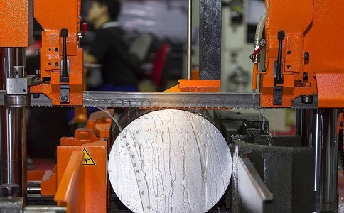 屏山立式金属带锯床切削出现跑带故障解决方法！